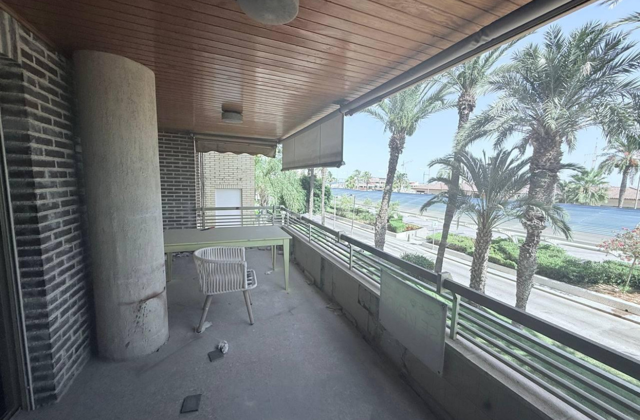 Odsprzedaż - Mieszkanie w bloku - Torrevieja - Puerto