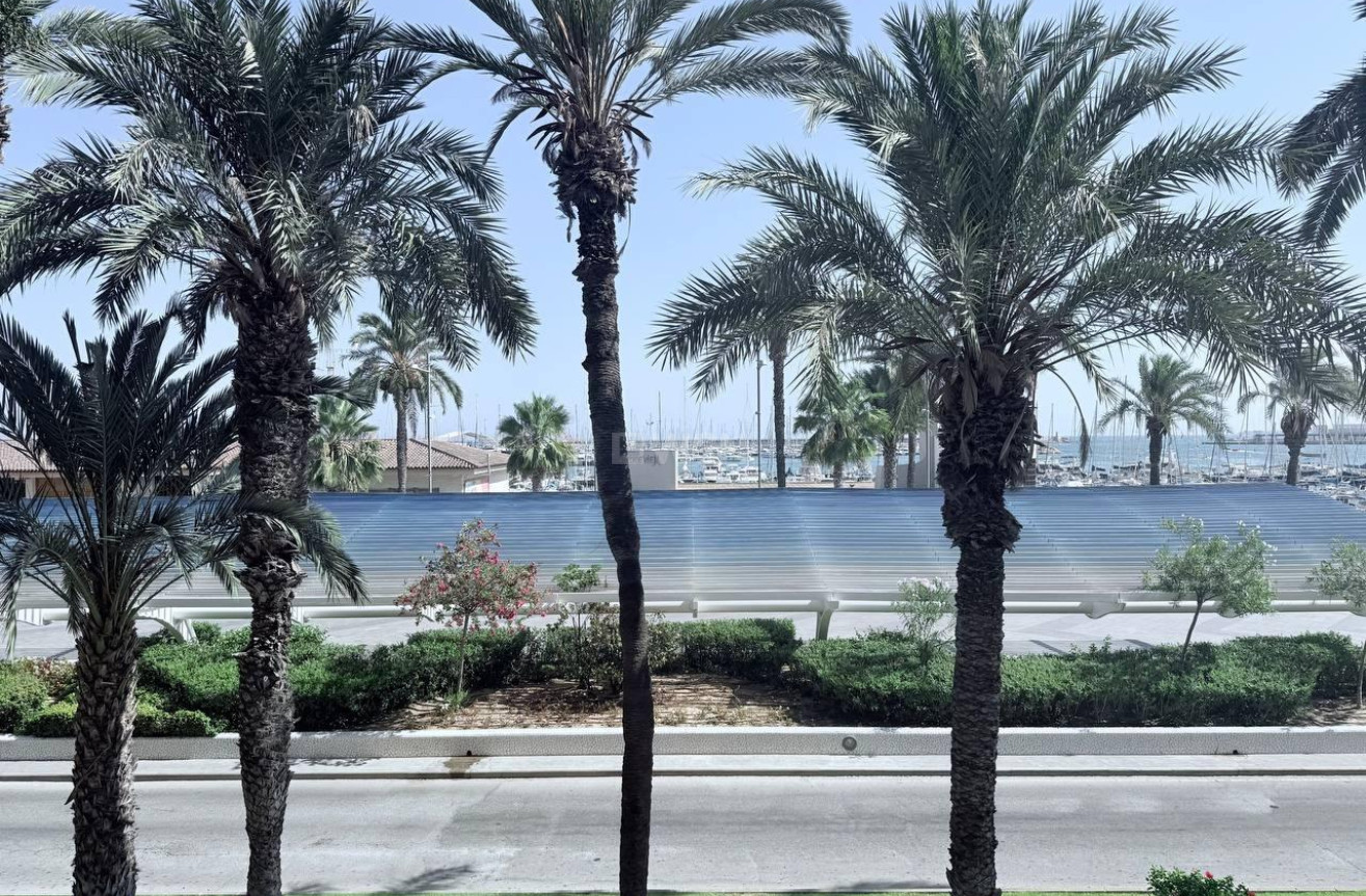 Odsprzedaż - Mieszkanie w bloku - Torrevieja - Puerto