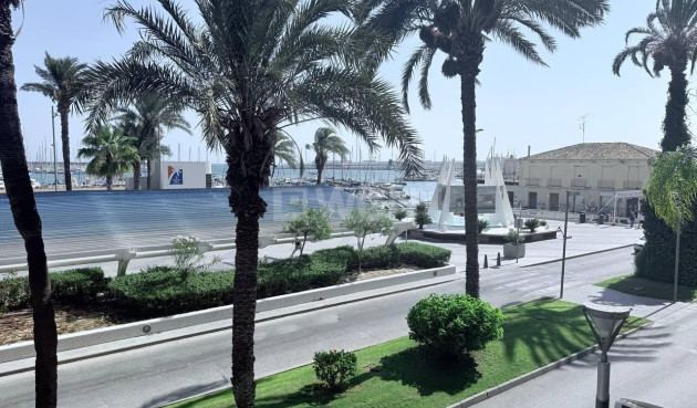 Odsprzedaż - Mieszkanie w bloku - Torrevieja - Puerto