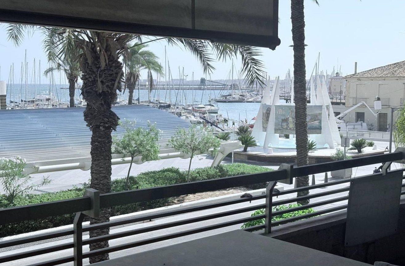 Odsprzedaż - Mieszkanie w bloku - Torrevieja - Puerto