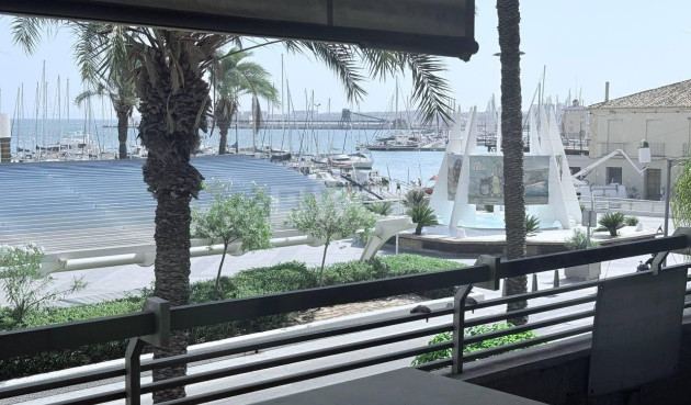 Odsprzedaż - Mieszkanie w bloku - Torrevieja - Puerto