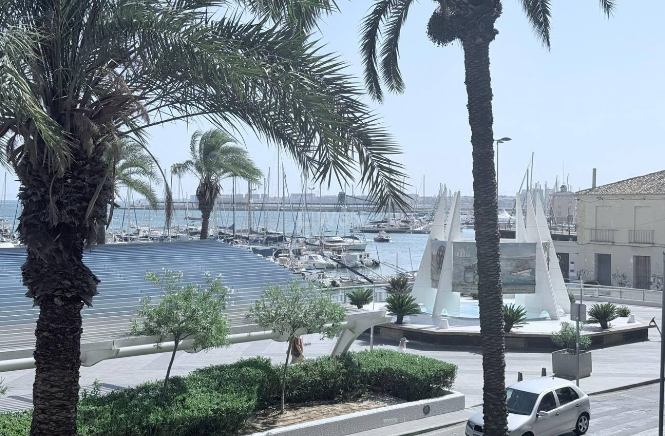 Odsprzedaż - Mieszkanie w bloku - Torrevieja - Puerto