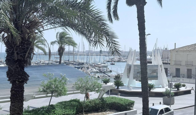 Odsprzedaż - Mieszkanie w bloku - Torrevieja - Puerto