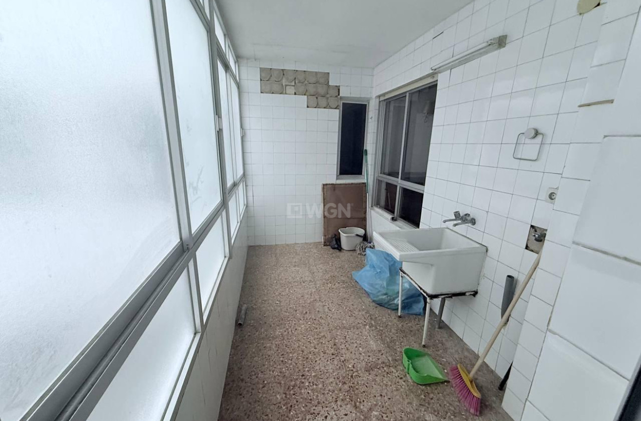 Odsprzedaż - Mieszkanie w bloku - Torrevieja - Puerto