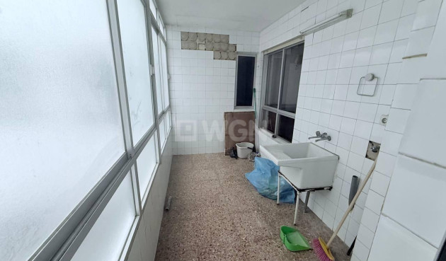 Odsprzedaż - Mieszkanie w bloku - Torrevieja - Puerto