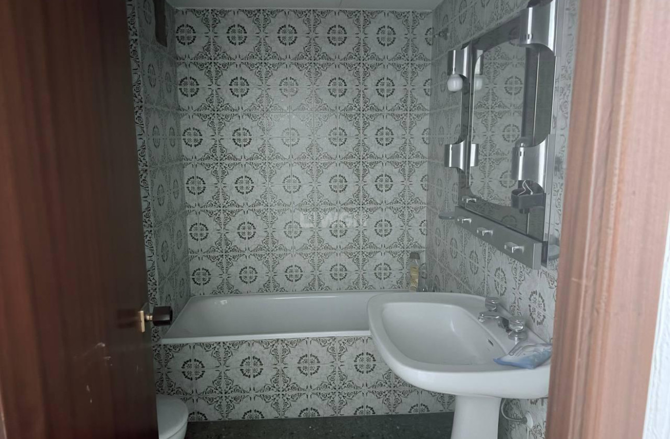 Odsprzedaż - Mieszkanie w bloku - Torrevieja - Puerto