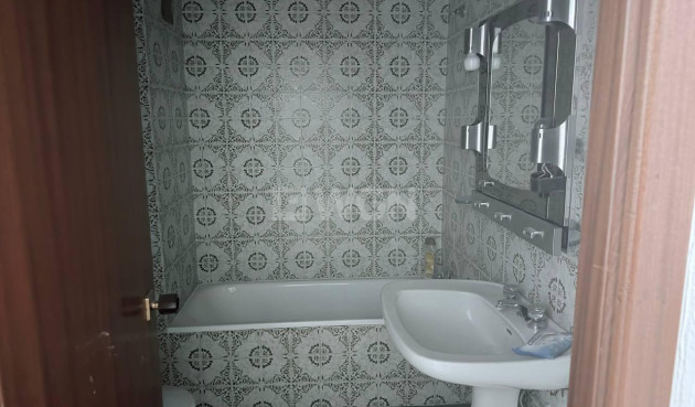 Odsprzedaż - Mieszkanie w bloku - Torrevieja - Puerto