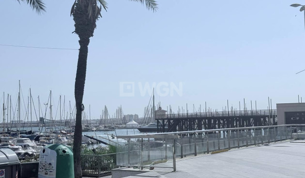 Odsprzedaż - Mieszkanie w bloku - Torrevieja - Puerto