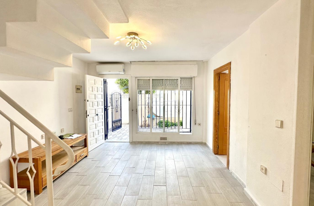 Odsprzedaż - Kamienica - Torrevieja - Carrefour