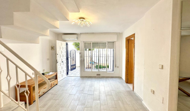 Odsprzedaż - Kamienica - Torrevieja - Carrefour