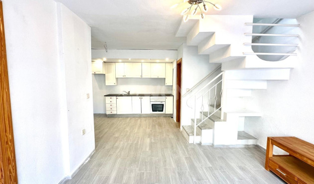 Odsprzedaż - Kamienica - Torrevieja - Carrefour