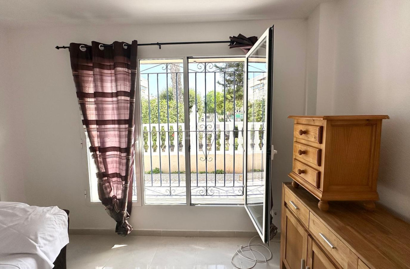 Odsprzedaż - Kamienica - Torrevieja - Carrefour