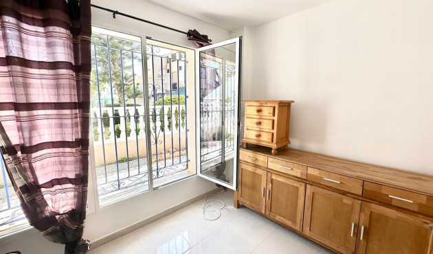 Odsprzedaż - Kamienica - Torrevieja - Carrefour