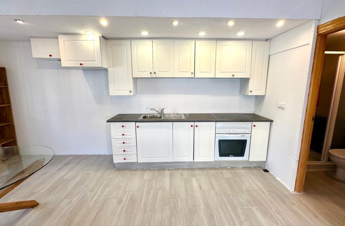 Odsprzedaż - Kamienica - Torrevieja - Carrefour