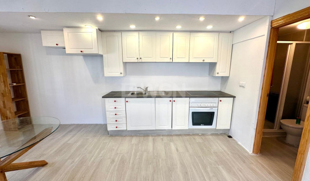 Odsprzedaż - Kamienica - Torrevieja - Carrefour