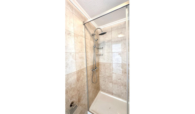 Odsprzedaż - Kamienica - Torrevieja - Carrefour