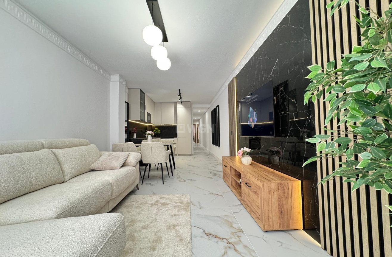 Resale - Apartment / flat - Torrevieja - Playa de los Locos