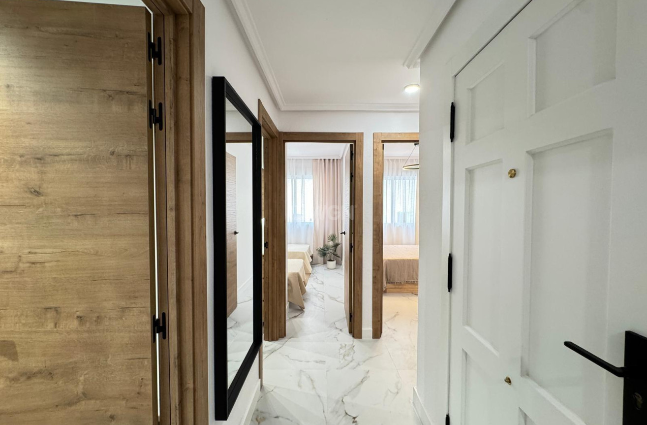 Resale - Apartment / flat - Torrevieja - Playa de los Locos