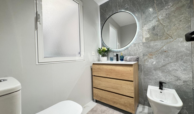 Resale - Apartment / flat - Torrevieja - Playa de los Locos