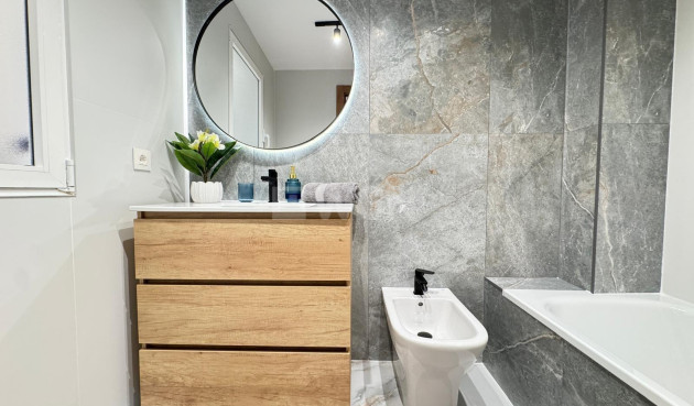 Resale - Apartment / flat - Torrevieja - Playa de los Locos