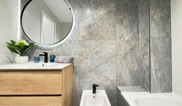 Resale - Apartment / flat - Torrevieja - Playa de los Locos