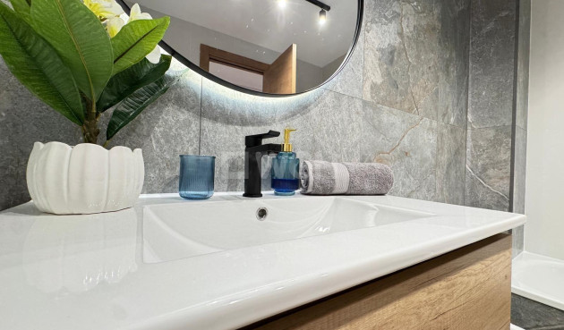 Resale - Apartment / flat - Torrevieja - Playa de los Locos