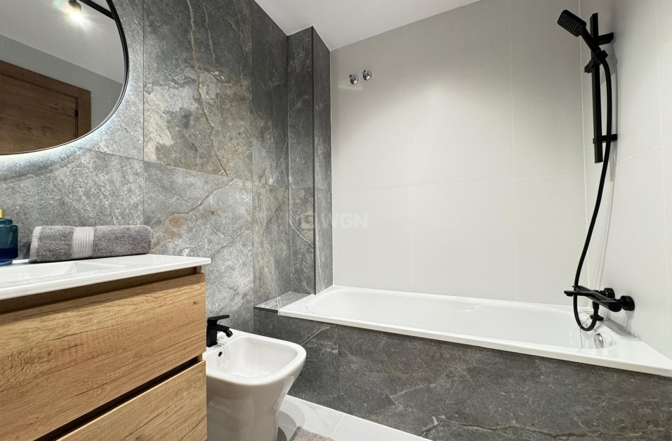 Resale - Apartment / flat - Torrevieja - Playa de los Locos