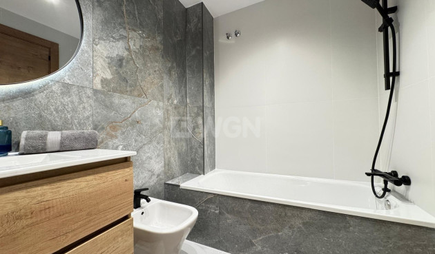 Resale - Apartment / flat - Torrevieja - Playa de los Locos