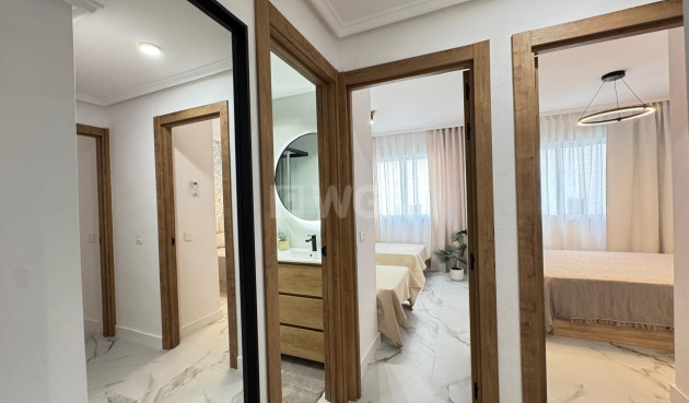 Resale - Apartment / flat - Torrevieja - Playa de los Locos