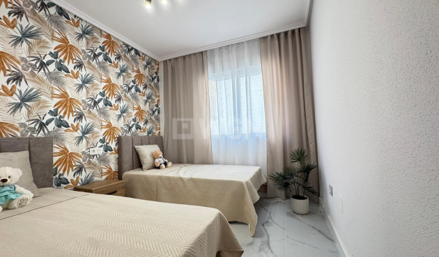 Resale - Apartment / flat - Torrevieja - Playa de los Locos