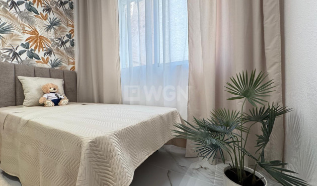 Resale - Apartment / flat - Torrevieja - Playa de los Locos