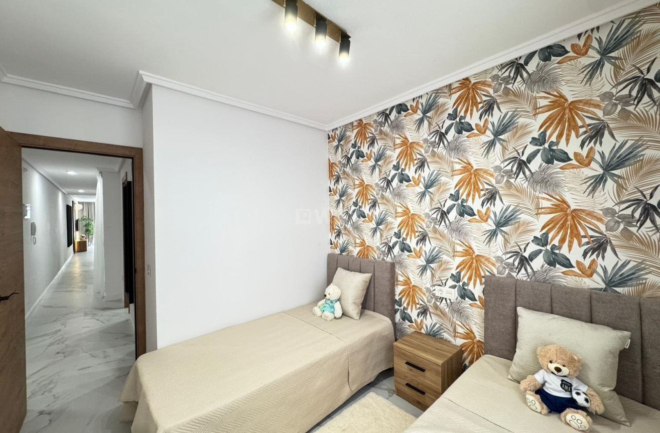 Resale - Apartment / flat - Torrevieja - Playa de los Locos