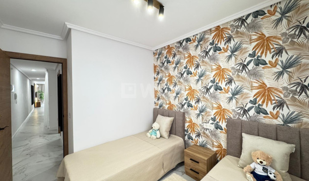 Resale - Apartment / flat - Torrevieja - Playa de los Locos