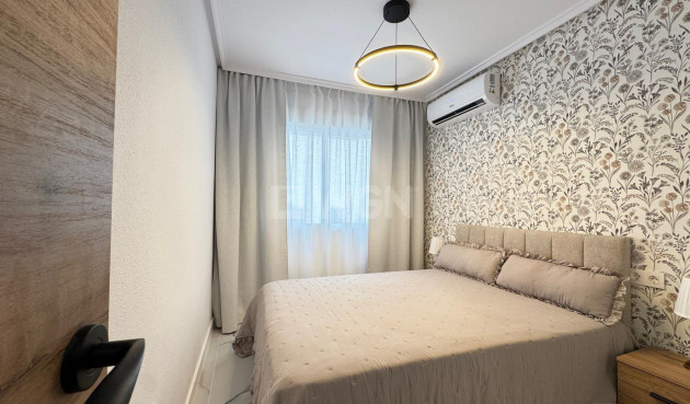 Resale - Apartment / flat - Torrevieja - Playa de los Locos