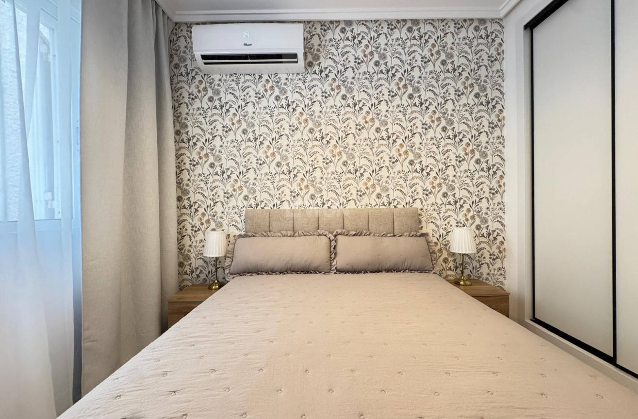 Resale - Apartment / flat - Torrevieja - Playa de los Locos