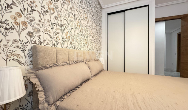 Resale - Apartment / flat - Torrevieja - Playa de los Locos