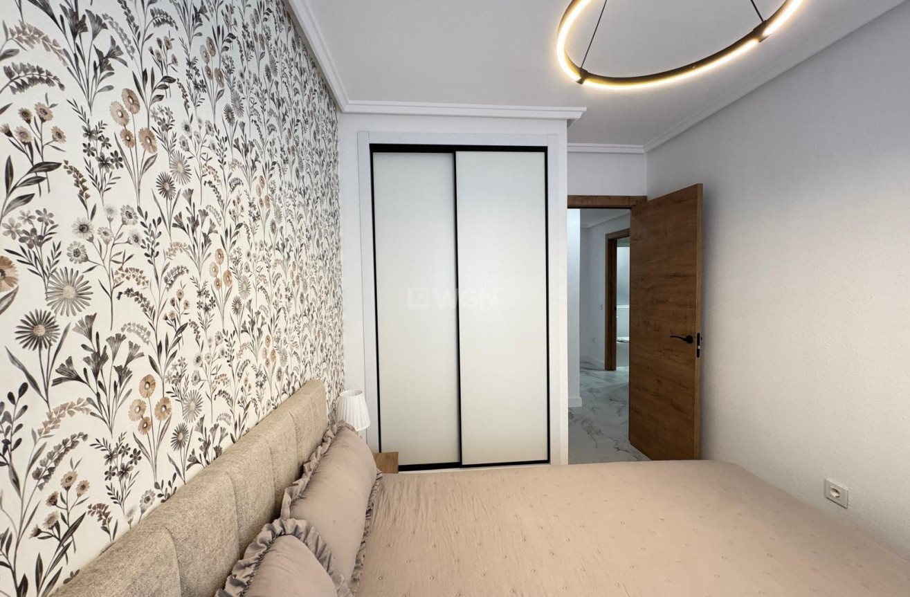 Resale - Apartment / flat - Torrevieja - Playa de los Locos