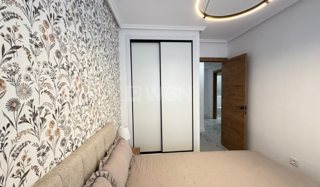 Resale - Apartment / flat - Torrevieja - Playa de los Locos