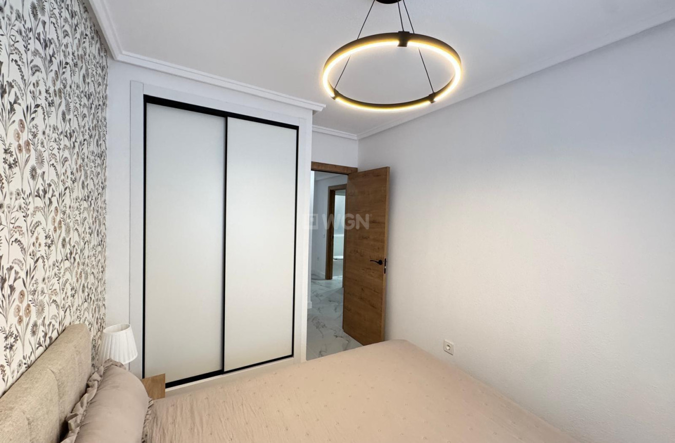 Resale - Apartment / flat - Torrevieja - Playa de los Locos