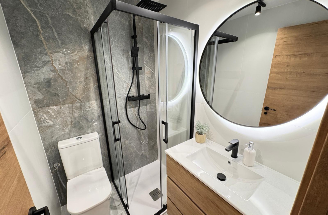 Resale - Apartment / flat - Torrevieja - Playa de los Locos