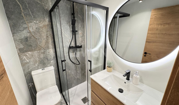 Resale - Apartment / flat - Torrevieja - Playa de los Locos