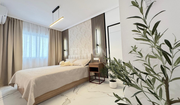 Resale - Apartment / flat - Torrevieja - Playa de los Locos