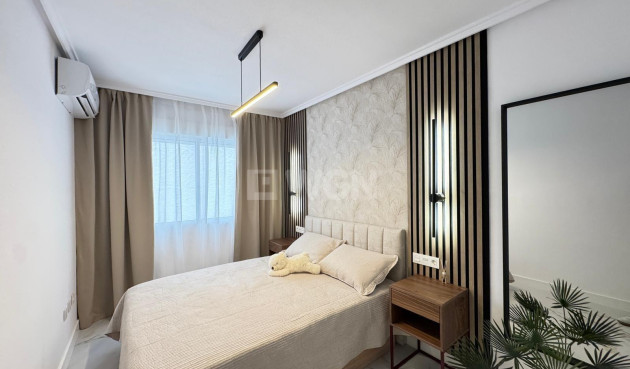 Resale - Apartment / flat - Torrevieja - Playa de los Locos