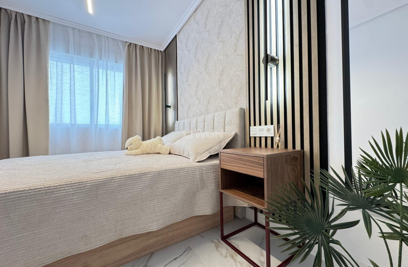 Resale - Apartment / flat - Torrevieja - Playa de los Locos