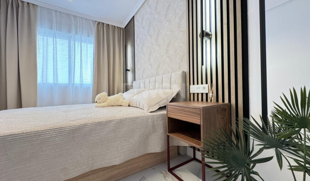 Resale - Apartment / flat - Torrevieja - Playa de los Locos