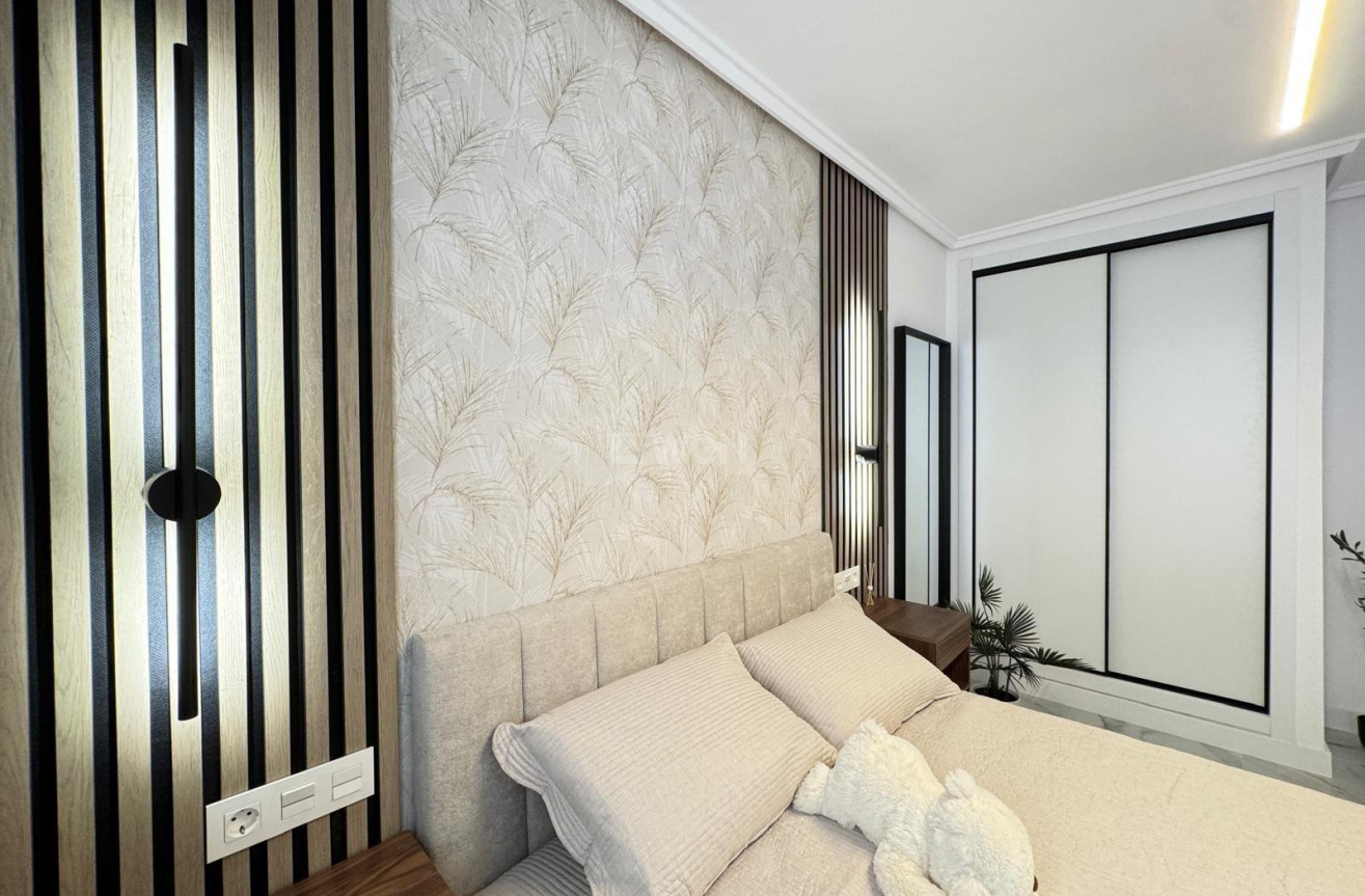 Resale - Apartment / flat - Torrevieja - Playa de los Locos