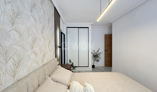 Resale - Apartment / flat - Torrevieja - Playa de los Locos