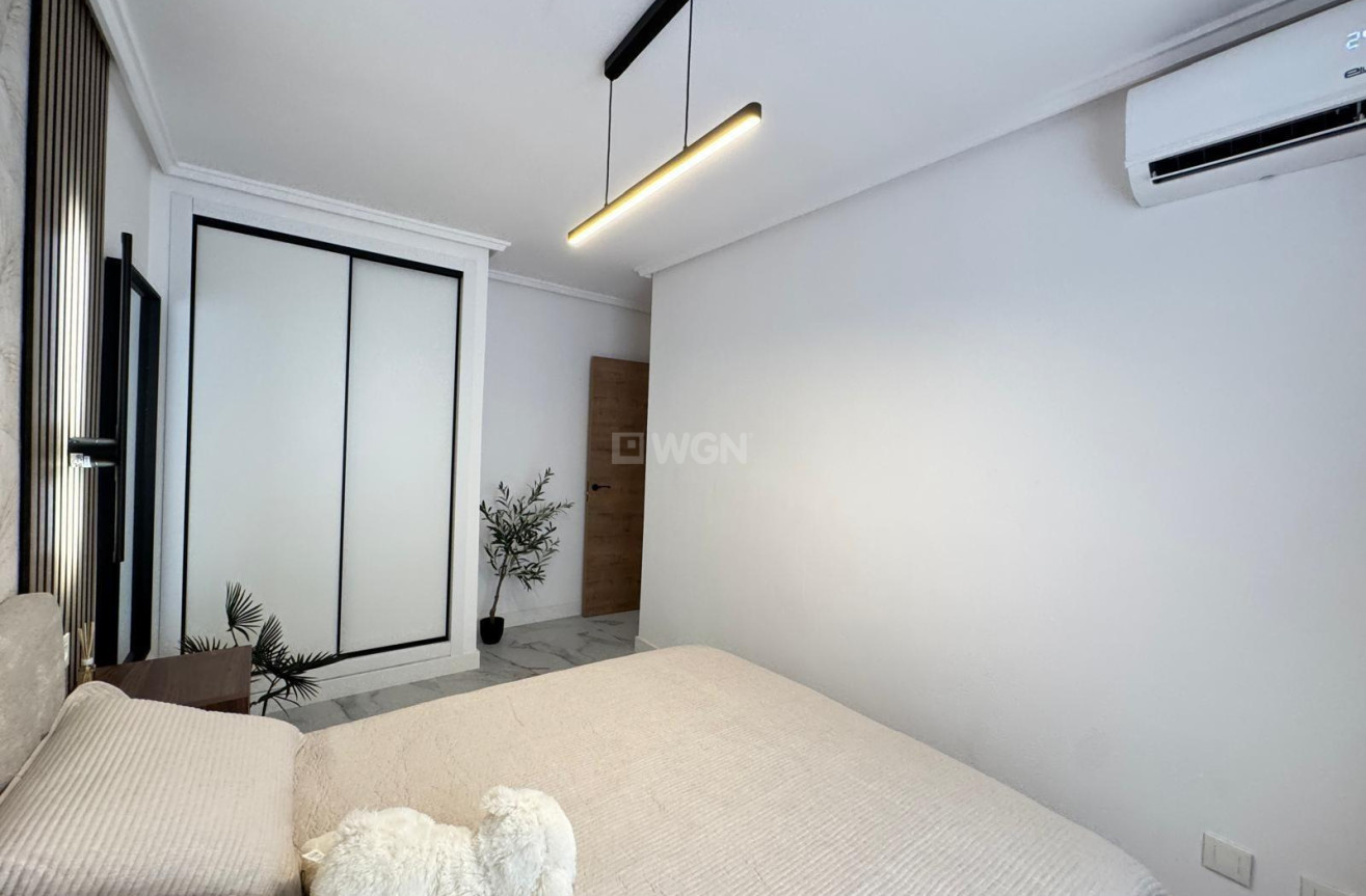 Resale - Apartment / flat - Torrevieja - Playa de los Locos