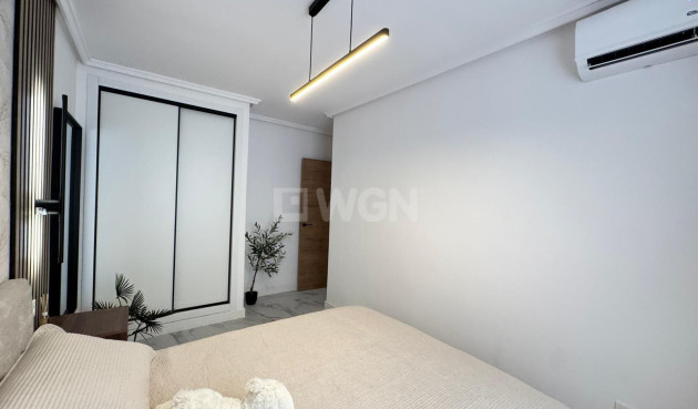 Resale - Apartment / flat - Torrevieja - Playa de los Locos