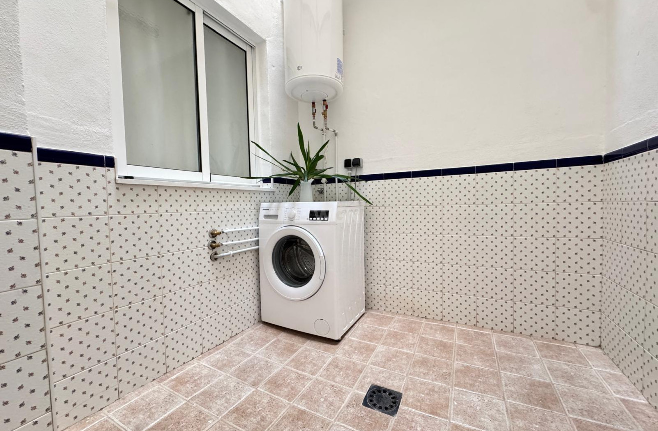 Resale - Apartment / flat - Torrevieja - Playa de los Locos